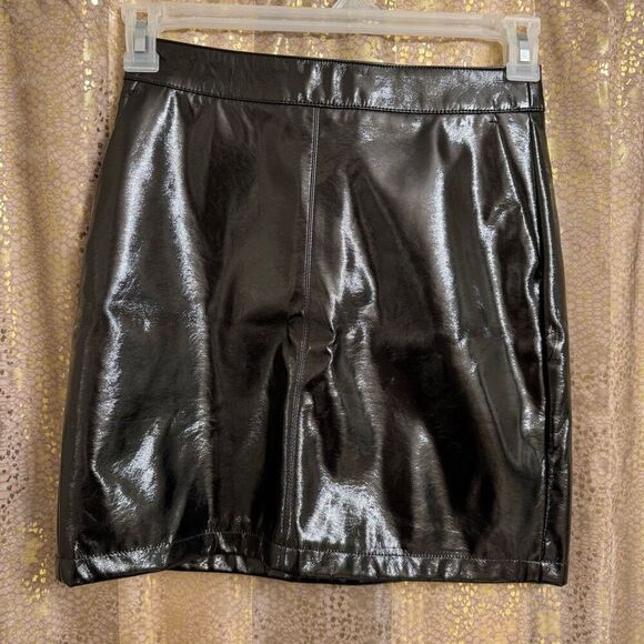 Vero Moda Black Shiny Coated Vinyl Short Mini Skirt XS NWT - Picture 1 of 11